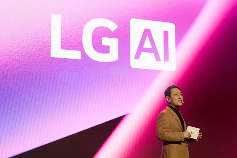 LG lancia Exaone 4.0, nuova frontiera dell'IA generativa