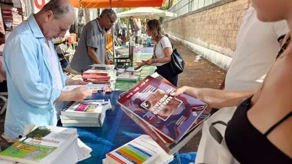 Libri Scolastici Usati a Roma: Il Mercato del Lungotevere Oberdan tra Sconti e Opportunità per le Famiglie