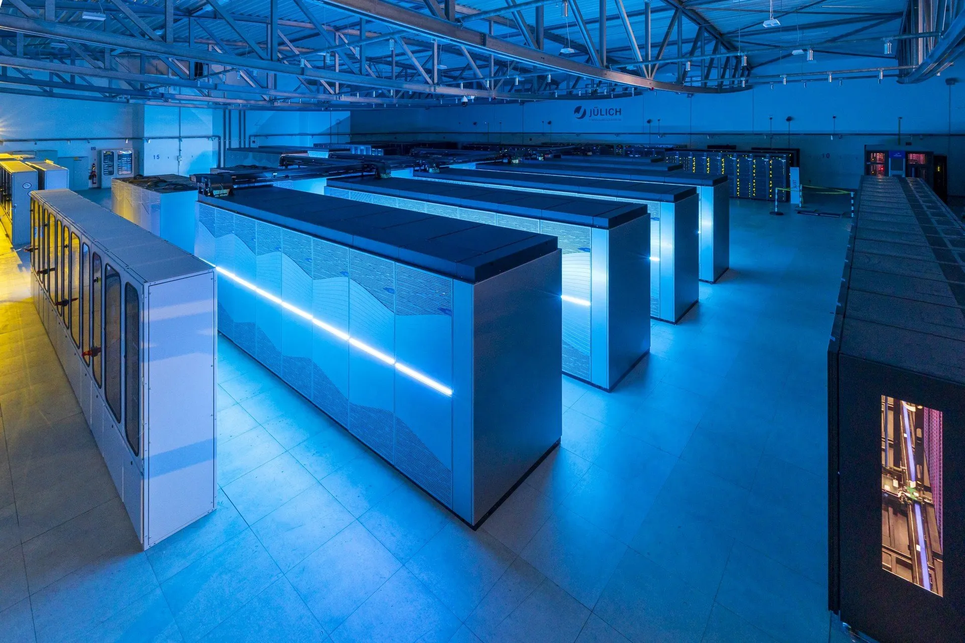 JUPITER: Il Primo Supercomputer Europeo Exascale Entra in Funzione a Jülich, Germania