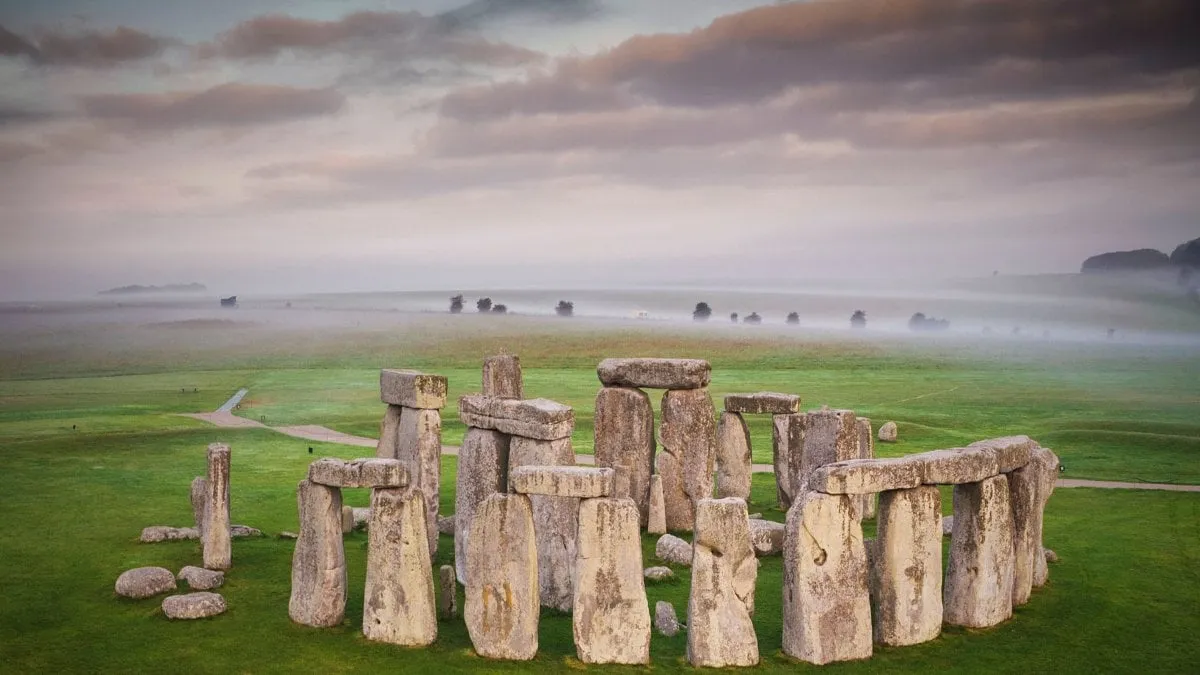 Un dente antico svela i segreti di Stonehenge: nuove rivelazioni sulle origini delle pietre