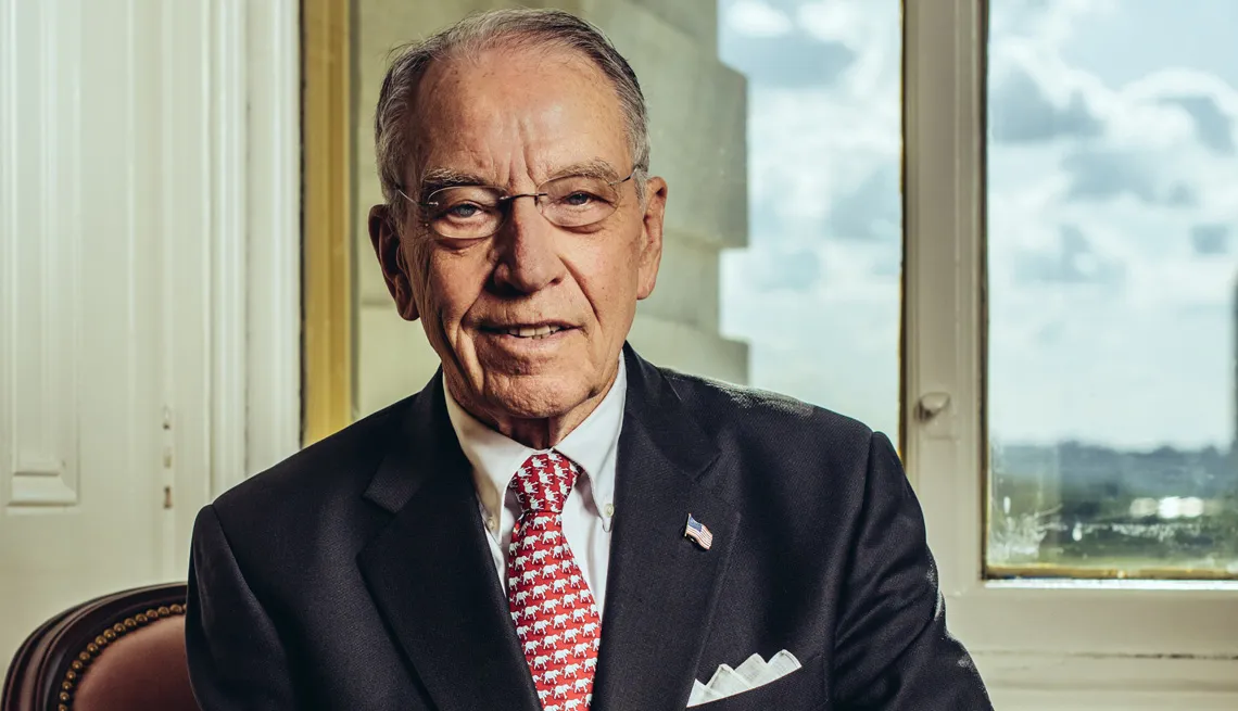 Il Senatore Chuck Grassley chiede la fine dell’OPT: Implicazioni per studenti stranieri e mercato del lavoro negli Stati Uniti