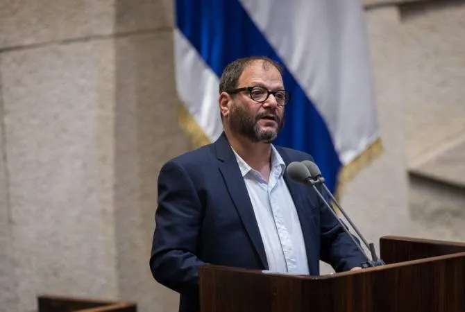 Espulsione di Ofer Cassif dalla Knesset: la questione del genocidio e il ruolo del Parlamento Italiano