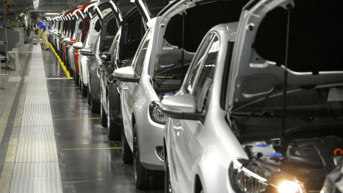 Crisi e Prospettive del Settore Auto in Europa: Gli Errori dell’UE Più Gravi di Dazi e Concorrenza Cinese