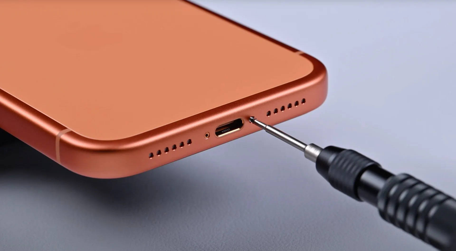 Aumentare la Memoria Interna di iPhone 17 Pro Max: È Possibile Passare da 256 GB a 1 TB da Soli? Tutti i Rischi e le Alternative