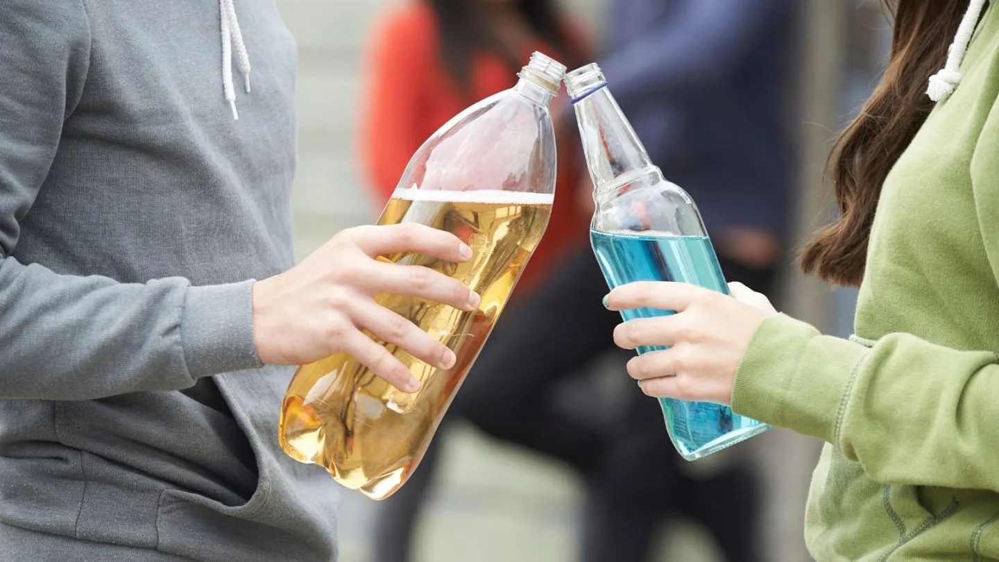 Binge Drinking e Giovani: Ripensare la Cultura del Bere nelle Scuole Italiane