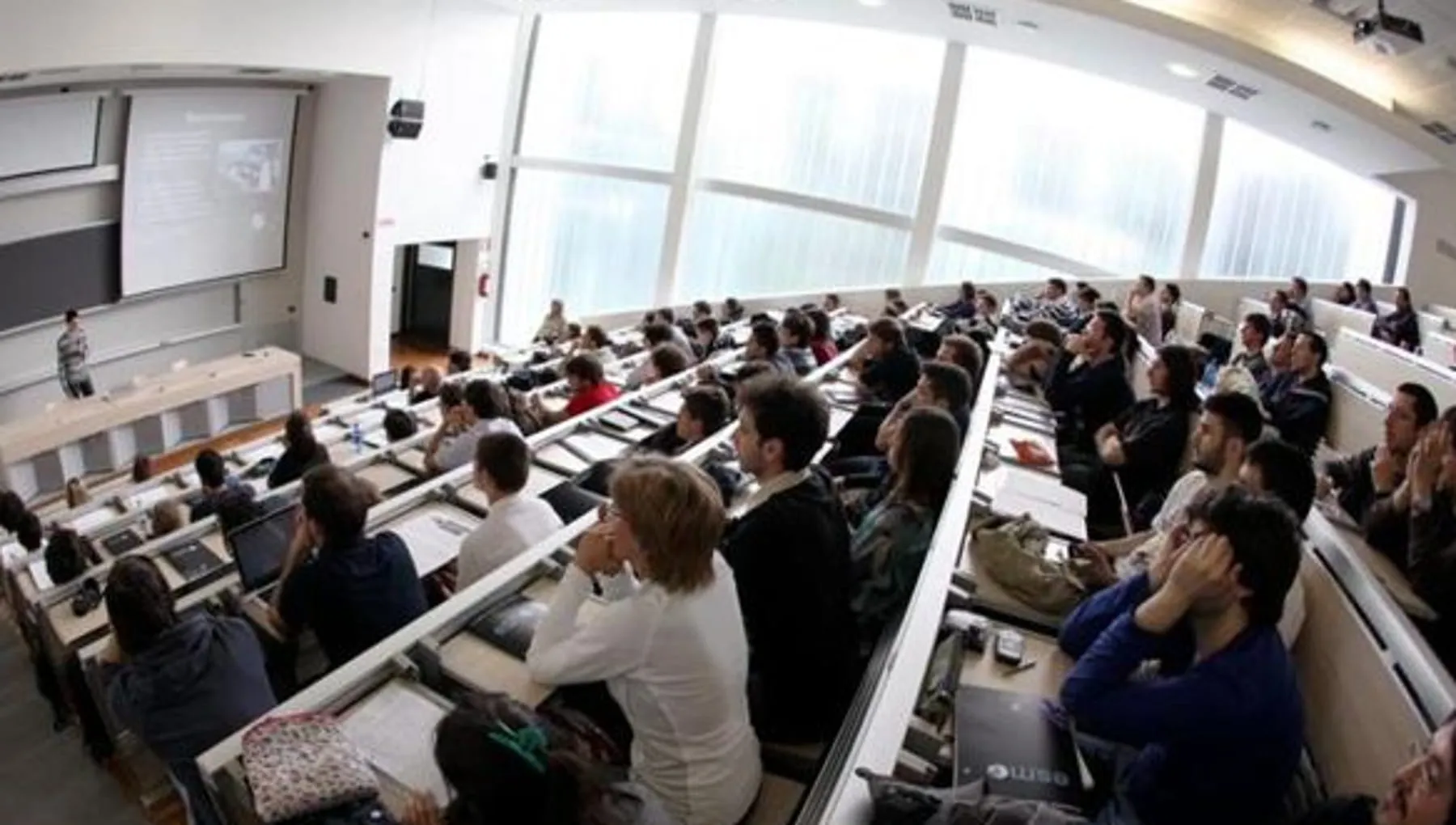 Ansia da Inglese: La Sfida Invisibile degli Studenti Internazionali nelle Università USA