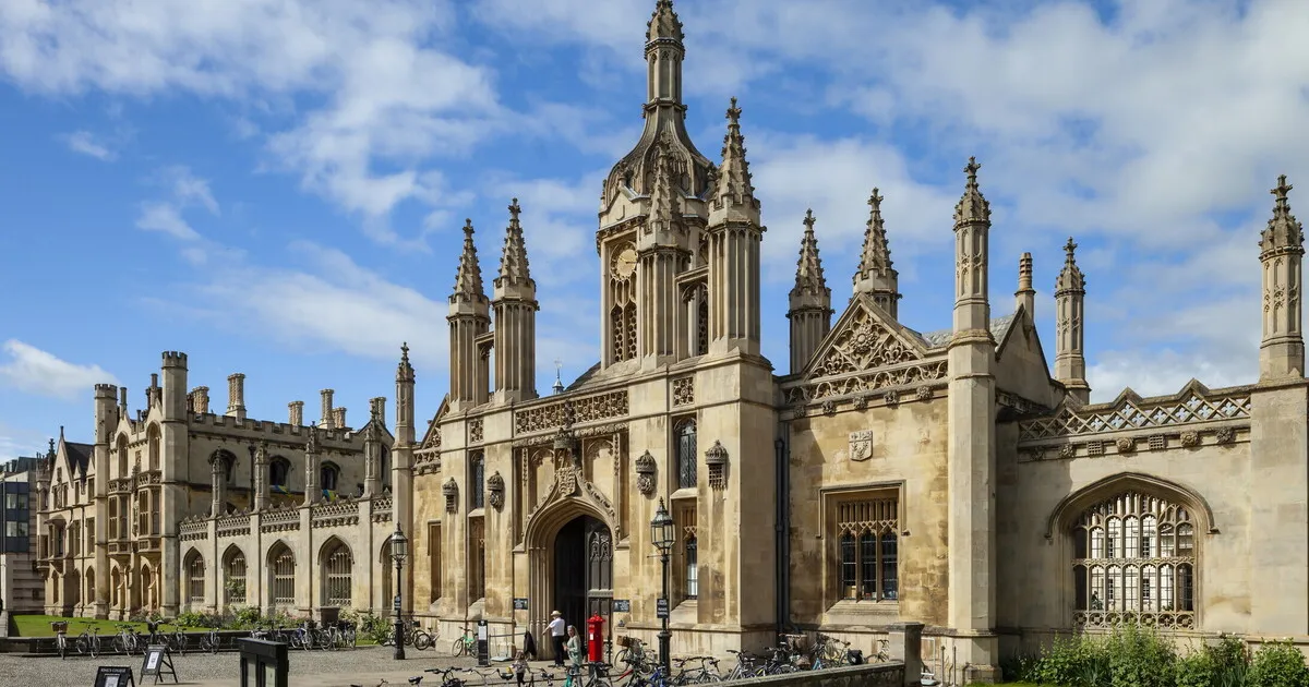 Nuova Tassa sugli Studenti Internazionali nelle Università Inglesi: Impatto, Controversie e Prospettive per il Futuro dell’Istruzione Superiore nel Regno Unito