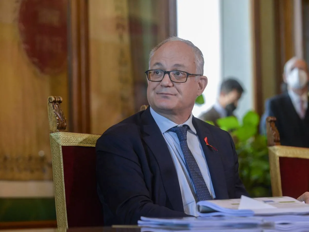 L'iniziativa di Gualtieri per l'ospitalità gratuita dei migranti a Roma: tra polemiche, opportunità e trasparenza