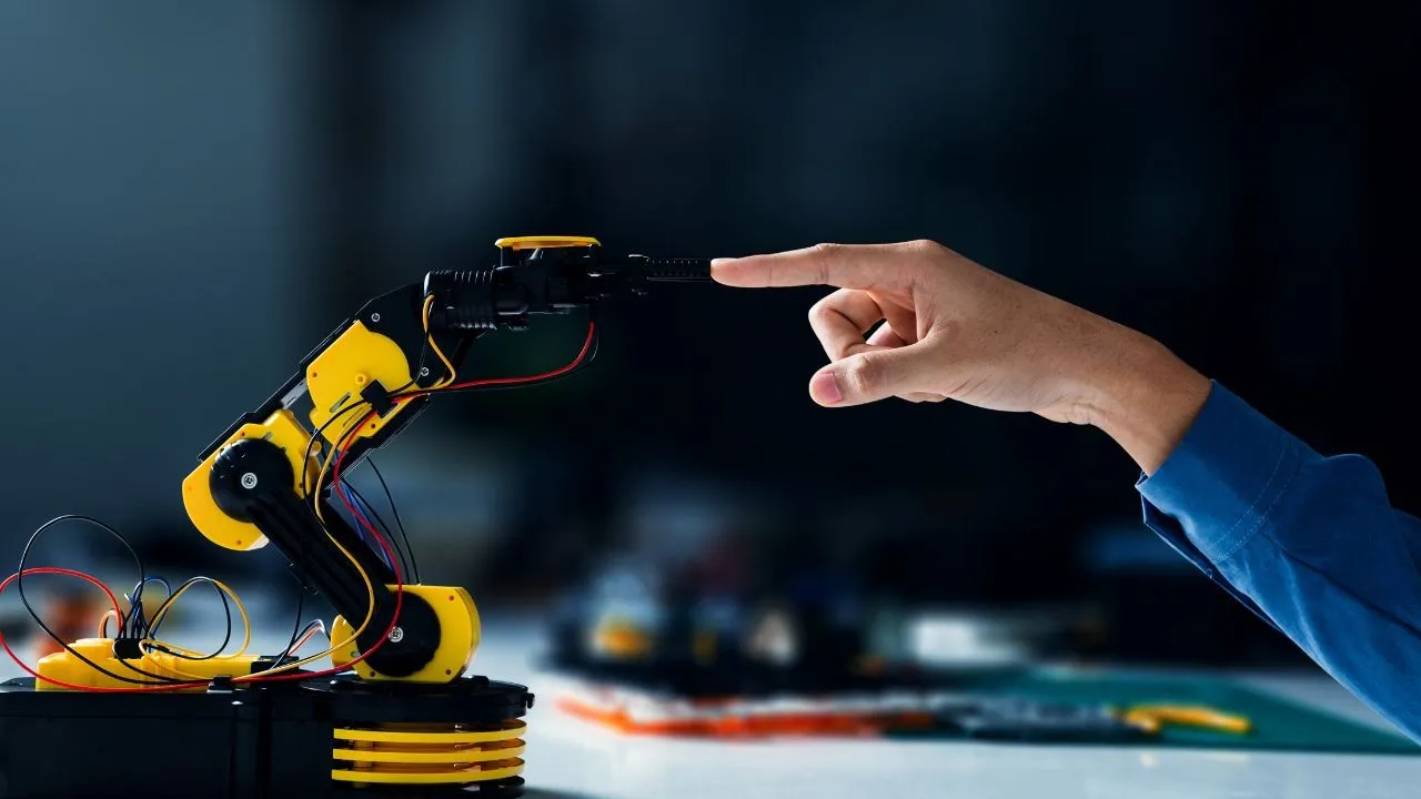 Robot Collaborativi: La Nuova Frontiera dell'Integrazione tra Uomo e Macchina nello Schema Corporeo