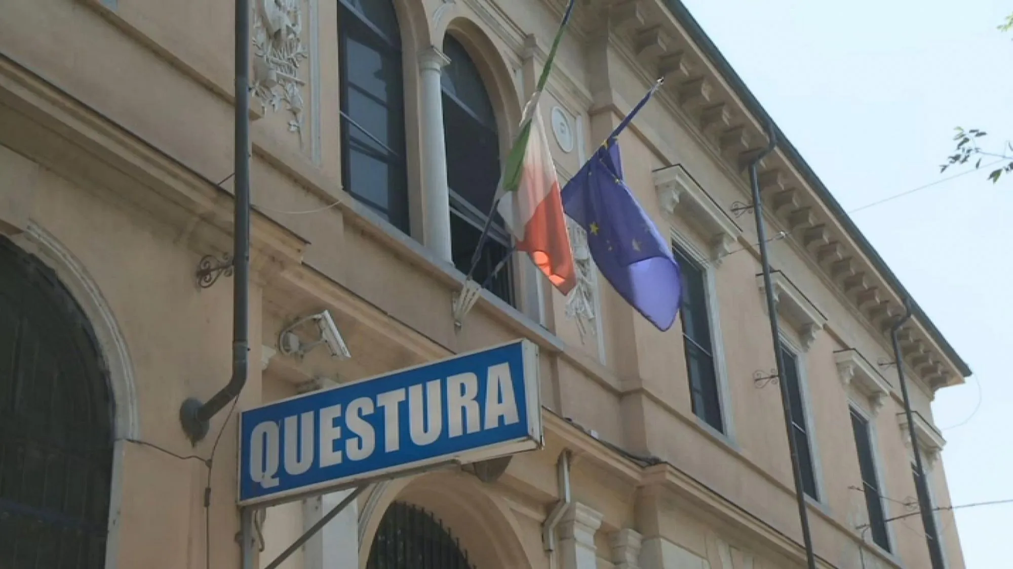Espulsione per terrorismo a Vercelli: un 32enne tunisino allontanato per legami con la jihad e contatti con l'attentatore di Bruxelles