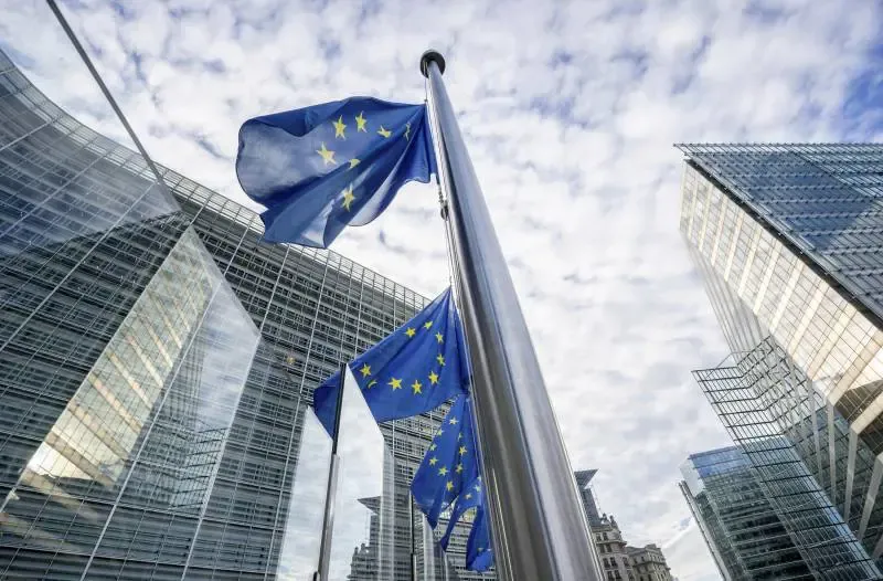 Unione Europea, la sfida della competitività: 19 Paesi chiedono stop alla burocrazia e semplificazione normativa