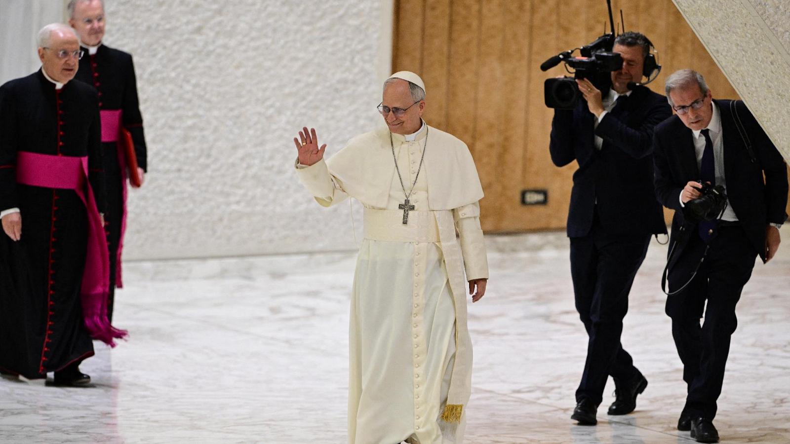 Telefonata storica tra Papa Leone XIV e Zelensky: prospettive di pace per l’Ucraina e invito a Kiev