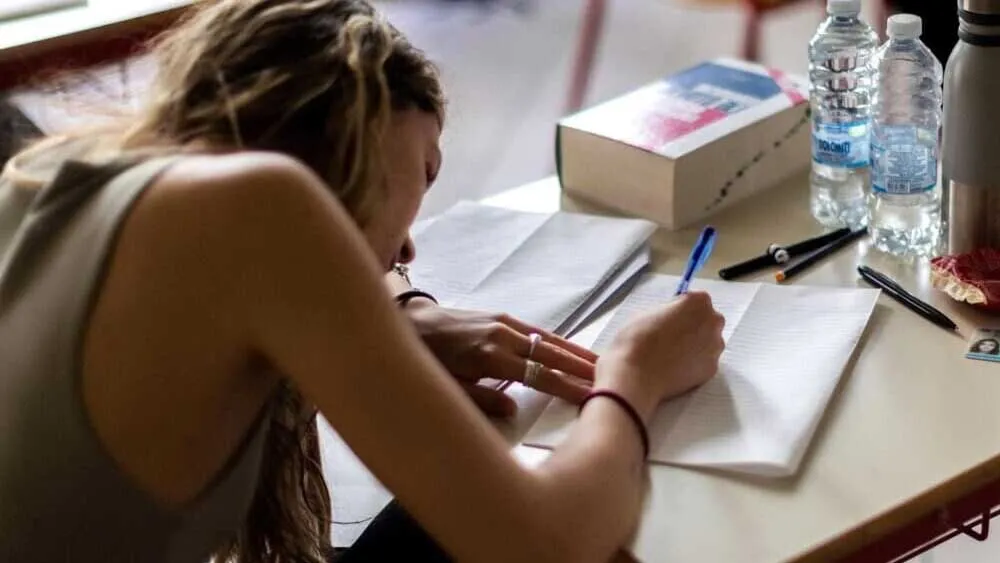 Riforma Maturità 2025: Pioggia di Critiche dalle Opposizioni su Modello Punitivo e Mancanza di Investimenti