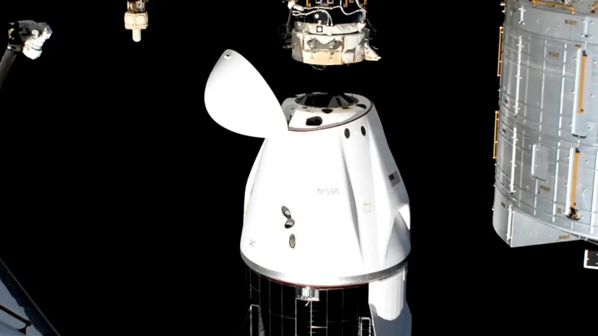 Rientro Storico sulla Terra: Quattro Astronauti Tornano dalla Stazione Spaziale a Bordo della Navicella Dragon di SpaceX