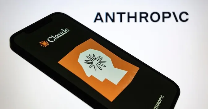 Claude AI introduce la chiusura automatica delle conversazioni tossiche: la strategia di Anthropic contro abusi e contenuti dannosi