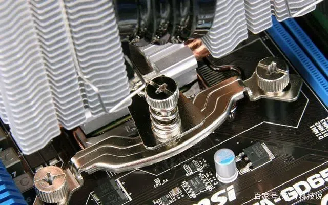 Rivoluzione del raffreddamento a spruzzo per CPU: il test estremo su Ryzen 7 9800X3D tra innovazione e limiti