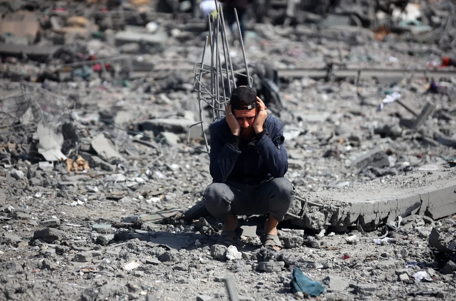 Tregua a Gaza Appesa a un Filo: Netanyahu, Hamas, Iran e Nuove Minacce dall’Aria