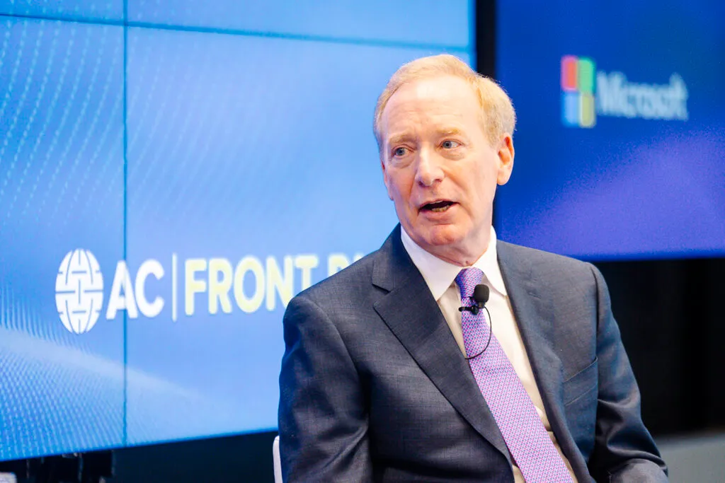 Microsoft sotto assedio: attivisti occupano l’ufficio del presidente Brad Smith a Redmond