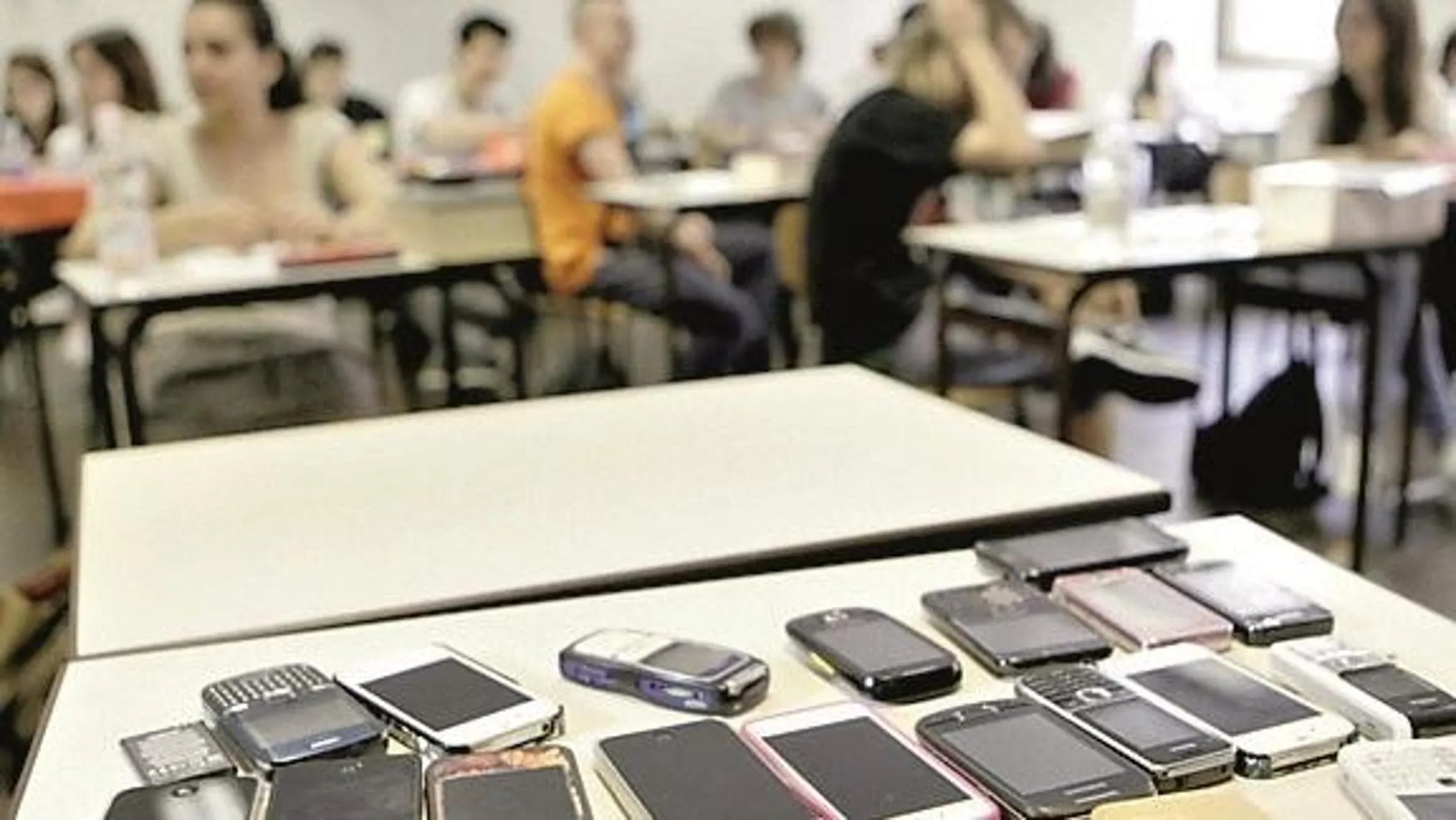 Scuola senza smartphone: la direttiva che trasforma l'ambiente educativo dal 2025/2026