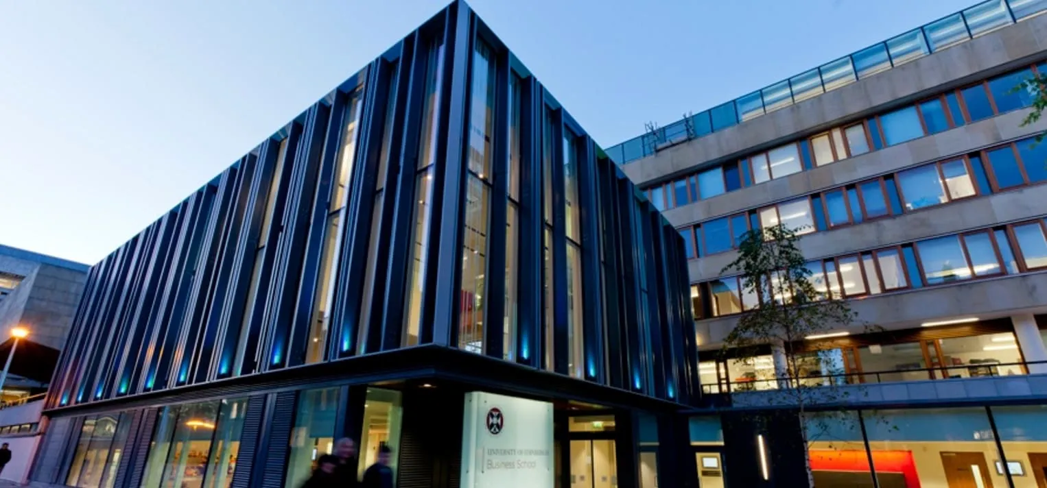 Ripresa delle iscrizioni internazionali nelle business school del Regno Unito: segni di ottimismo tra ostacoli normativi