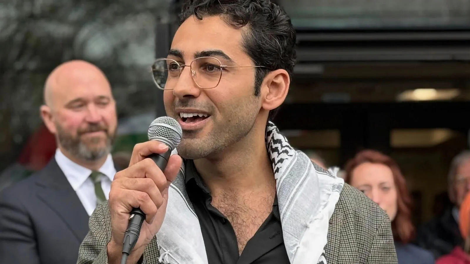 Il ritorno di Mohsen Mahdawi alla Columbia University: perseveranza, diplomazia e impegno per la giustizia