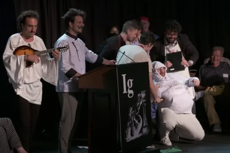 Giovani Fisici Italiani Trionfano agli IgNobel 2025 con la Fisica della Cacio e Pepe: Un'Eccellenza tutta Italiana a Boston