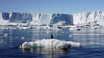 Antartide, il Cambiamento Climatico Avanza: Allerta del British Antarctic Survey sugli Impatti Globali e Necessità di Azione Immediata