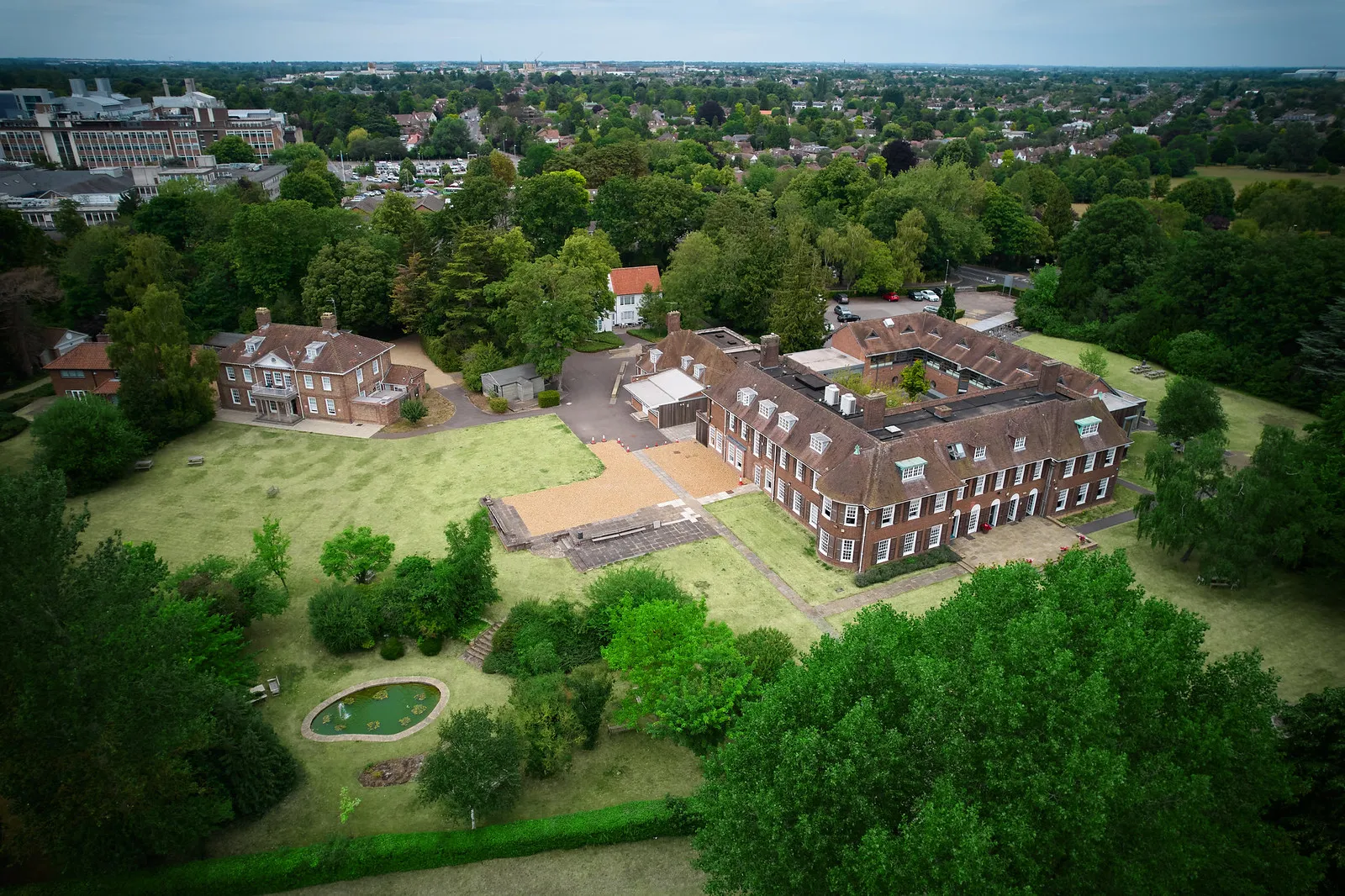 Chiusura storica per Bell English: dopo 70 anni termina una delle scuole più iconiche del Regno Unito