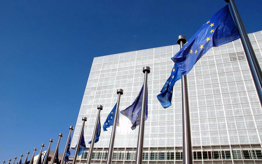 L'UE Chiede Maggiore Trasparenza alle Big Tech: Rischi e Prevenzione delle Frodi Online Sotto la Lente