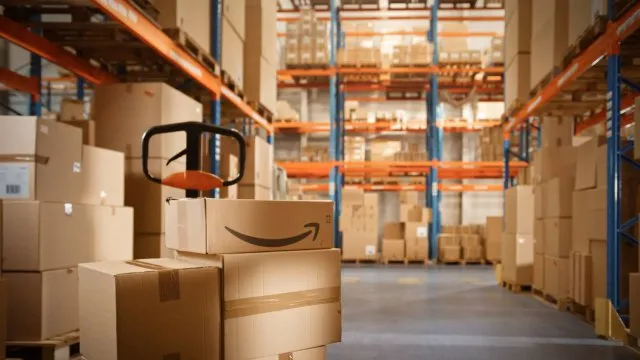 Maxi-operazione contro i furti: oltre duemila pacchi Amazon rubati scoperti a Rodano, alle porte di Milano