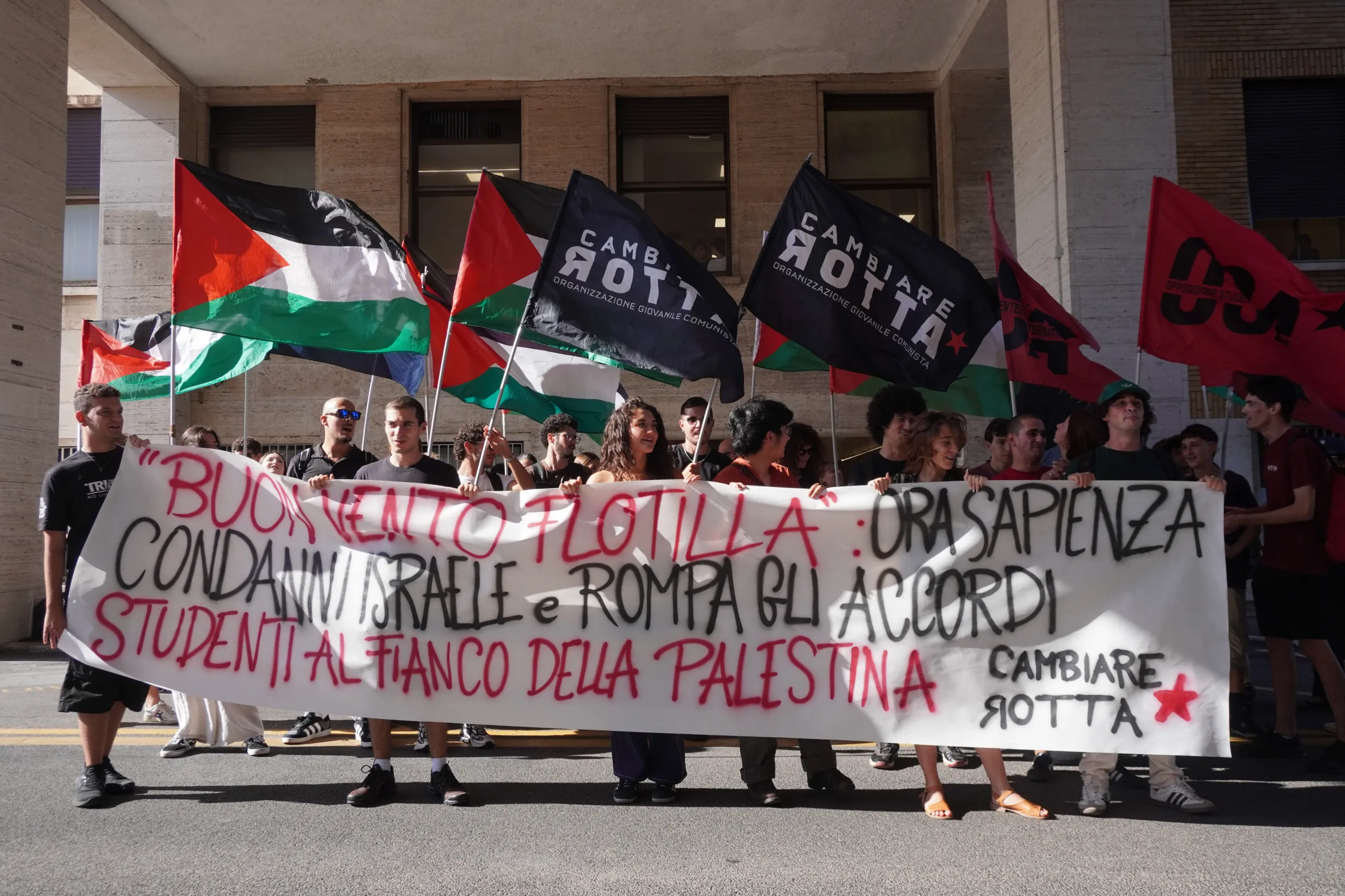 Occupazione Scolastica a Roma in Solidarietà con la Global Sumud Flotilla: Gli Studenti Sostengono la Palestina