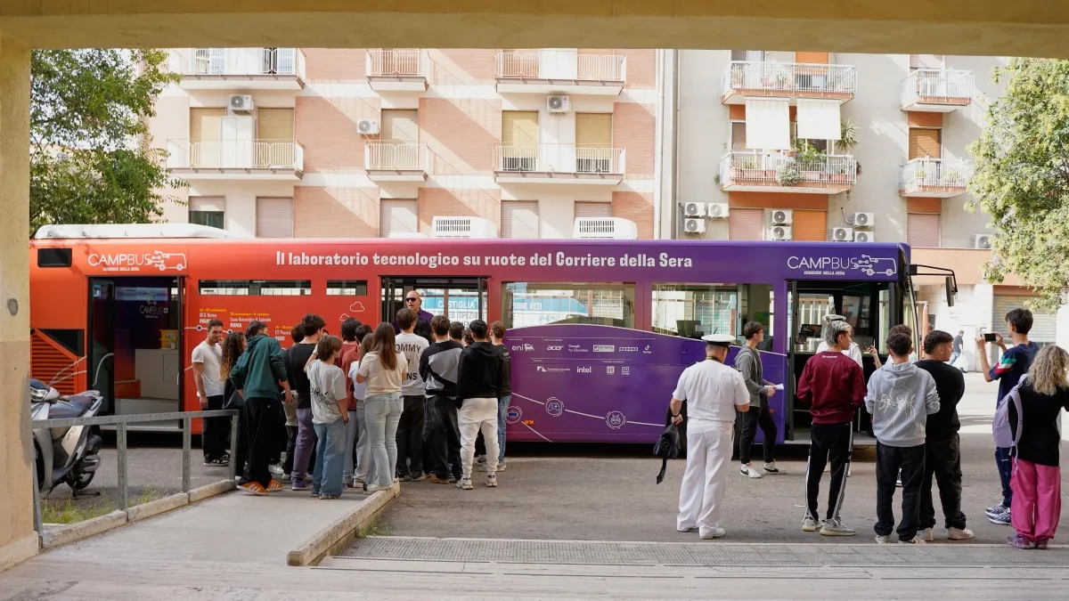 CampBus del Corriere della Sera: A Catania Riparte il Giro d’Italia per una Scuola Sempre più Digitale