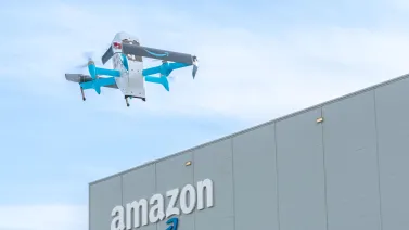 Incidenti nei cieli di Tolleson: l’impatto dei droni Amazon contro una gru riapre il dibattito sulla sicurezza
