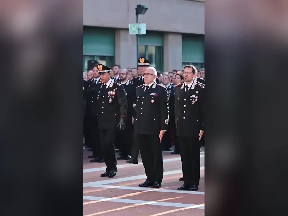 Minuto di silenzio nelle scuole italiane: il ricordo dei carabinieri caduti in servizio come simbolo di memoria civile