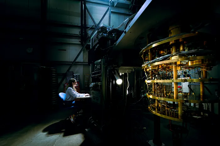 Dall'Invisibile alla Luce: Le 10 Straordinarie Immagini dai Laboratori di Fisica