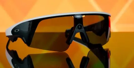 Oakley Meta Vanguard: La Rivoluzione degli Occhiali Sportivi AI in Italia con Garmin e Strava
