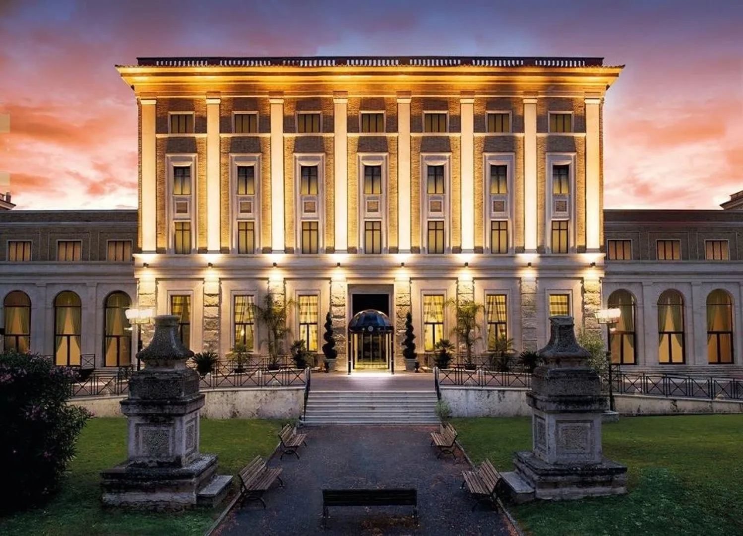 Quando l'Arte Irrompe nell'Ospitalità: La Mostra del TH Carpegna Palace per la Roma Art Week 2025
