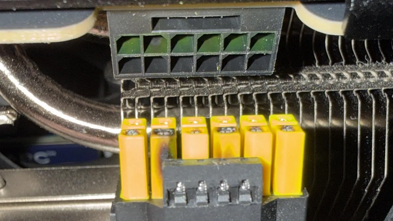 La Trappola del Connettore 16 Pin: Perché le GPU da 2.000€ Sono Ancora a Rischio