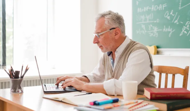 Il Mantenimento in Servizio del Personale Scolastico fino a 71 Anni: Guida Pratica e Normativa per le Segreterie