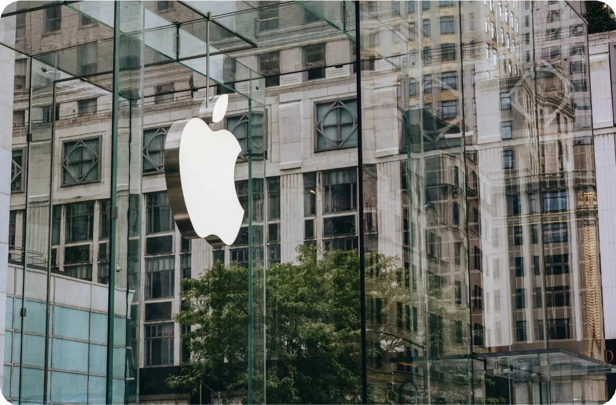 Maxi-risarcimento contro Apple: il tribunale britannico CAT condanna Cupertino per abuso di posizione dominante sull’App Store