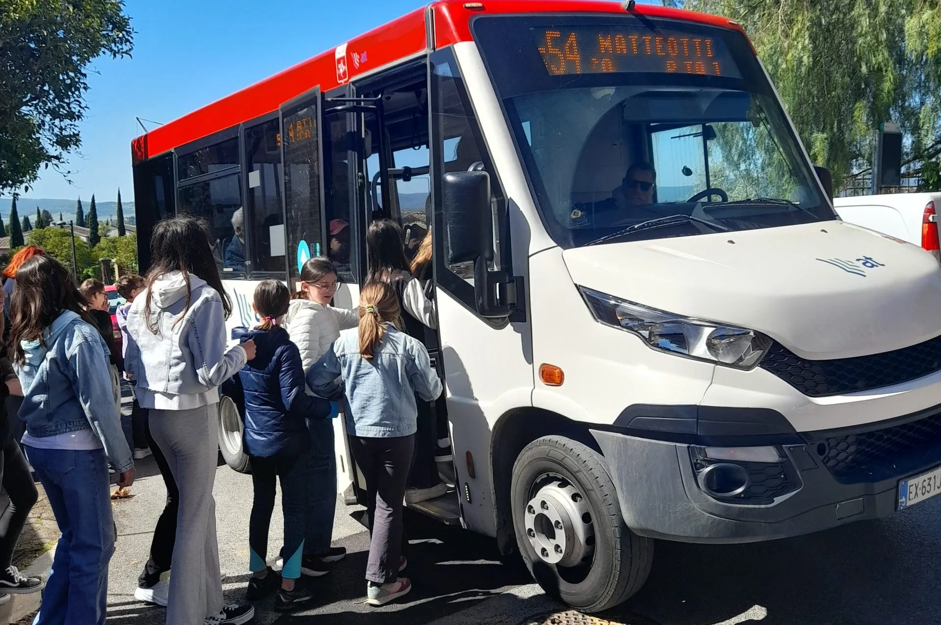 “Va’ dove ti porta il bus”: Promuovere l’autonomia degli studenti toscani nell’uso dei mezzi pubblici attraverso la scuola