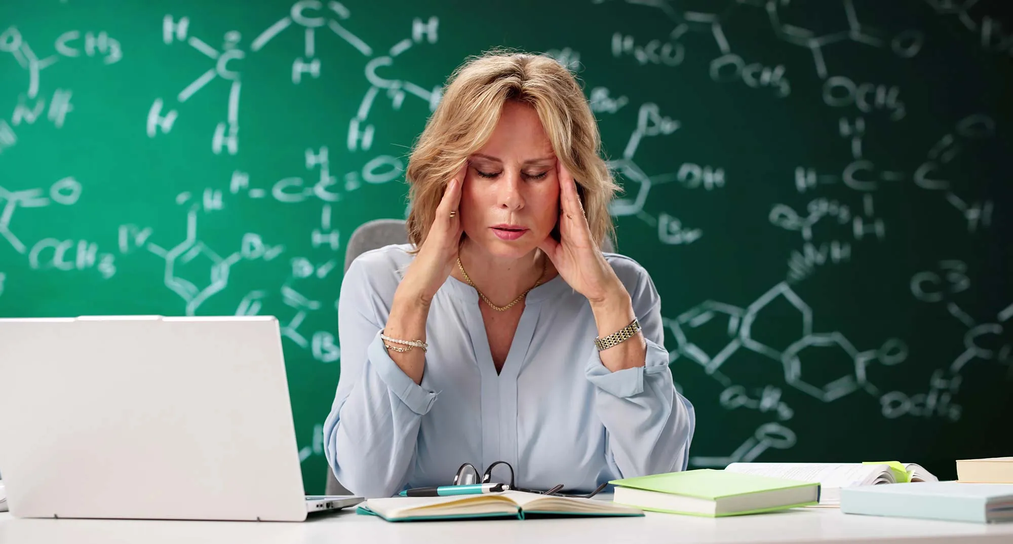 La tragedia della professoressa trovata morta: un grido d’allarme sulle condizioni dei docenti in Italia
