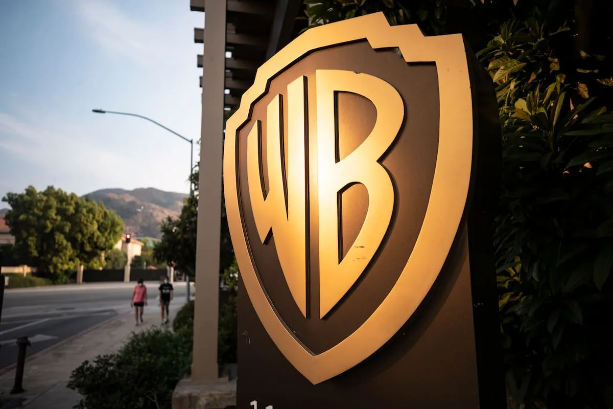 Warner Bros. sfida Midjourney in tribunale: l’intelligenza artificiale e la battaglia sui diritti d'autore dei personaggi DC Comics