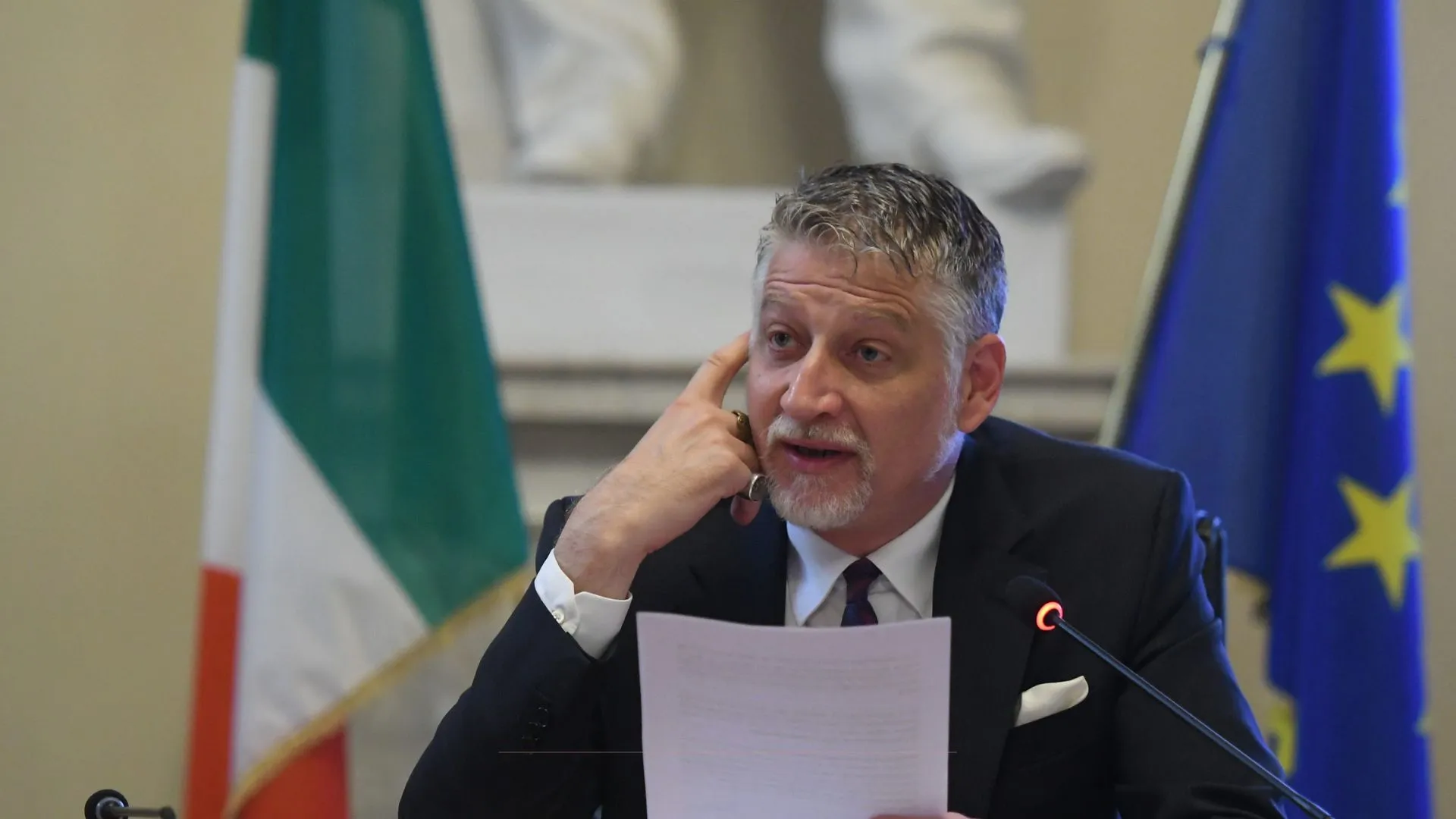 Giuli: Il Cinema Italiano al Centro della Scena Globale