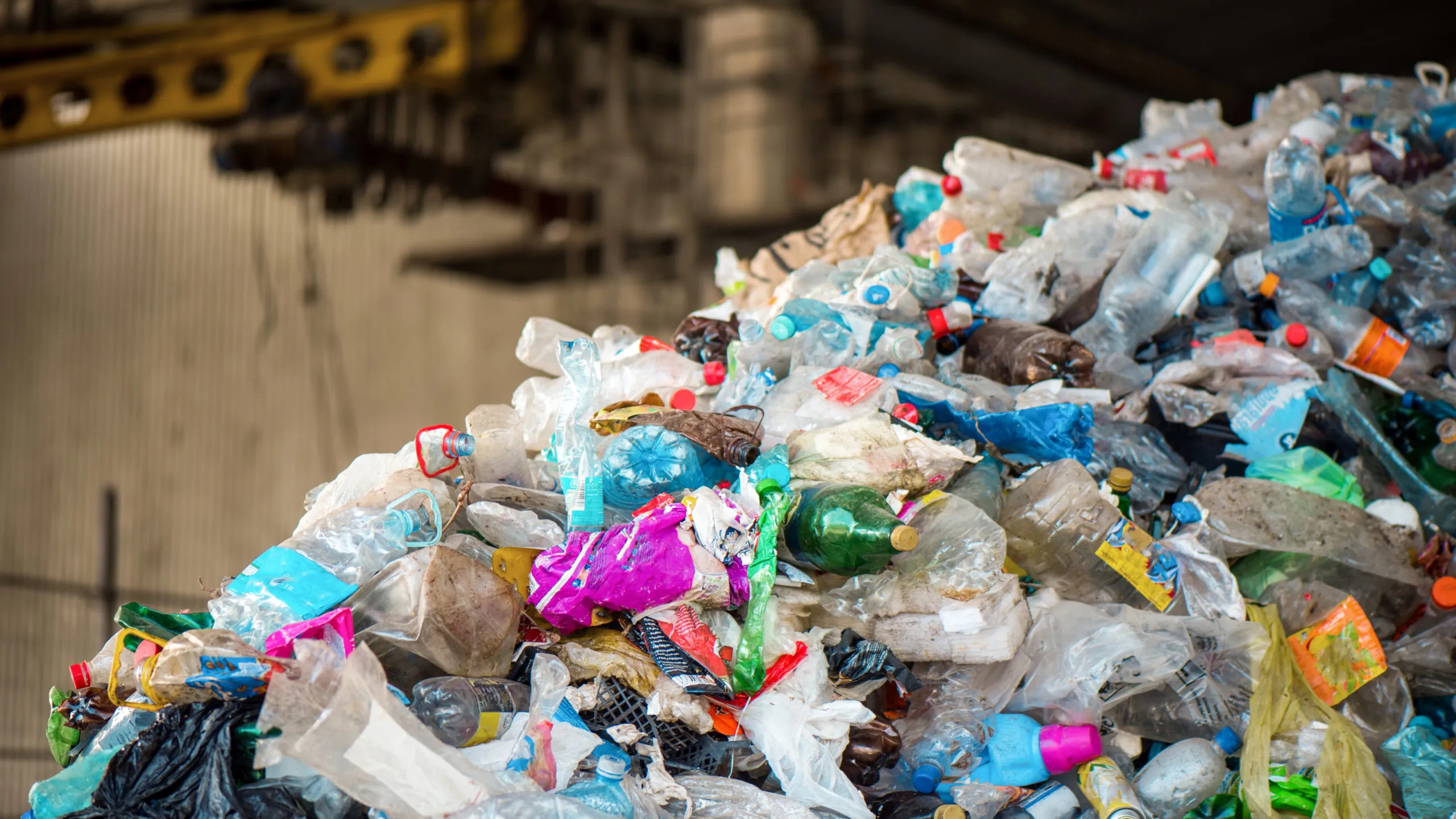 Riciclo della Plastica Senza Smistamento: La Nuova Frontiera della Ricerca 2025