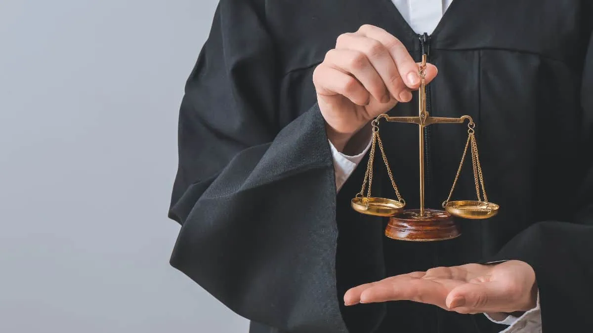 Storica sentenza contro il precariato scolastico: docente risarcito dopo 36 anni di contratti annuali
