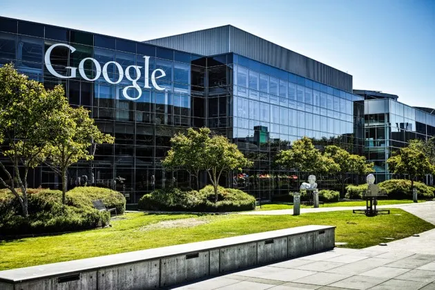 Google rivoluziona la misurazione dell’impatto energetico dell’IA: ogni richiesta a Gemini come nove secondi di TV