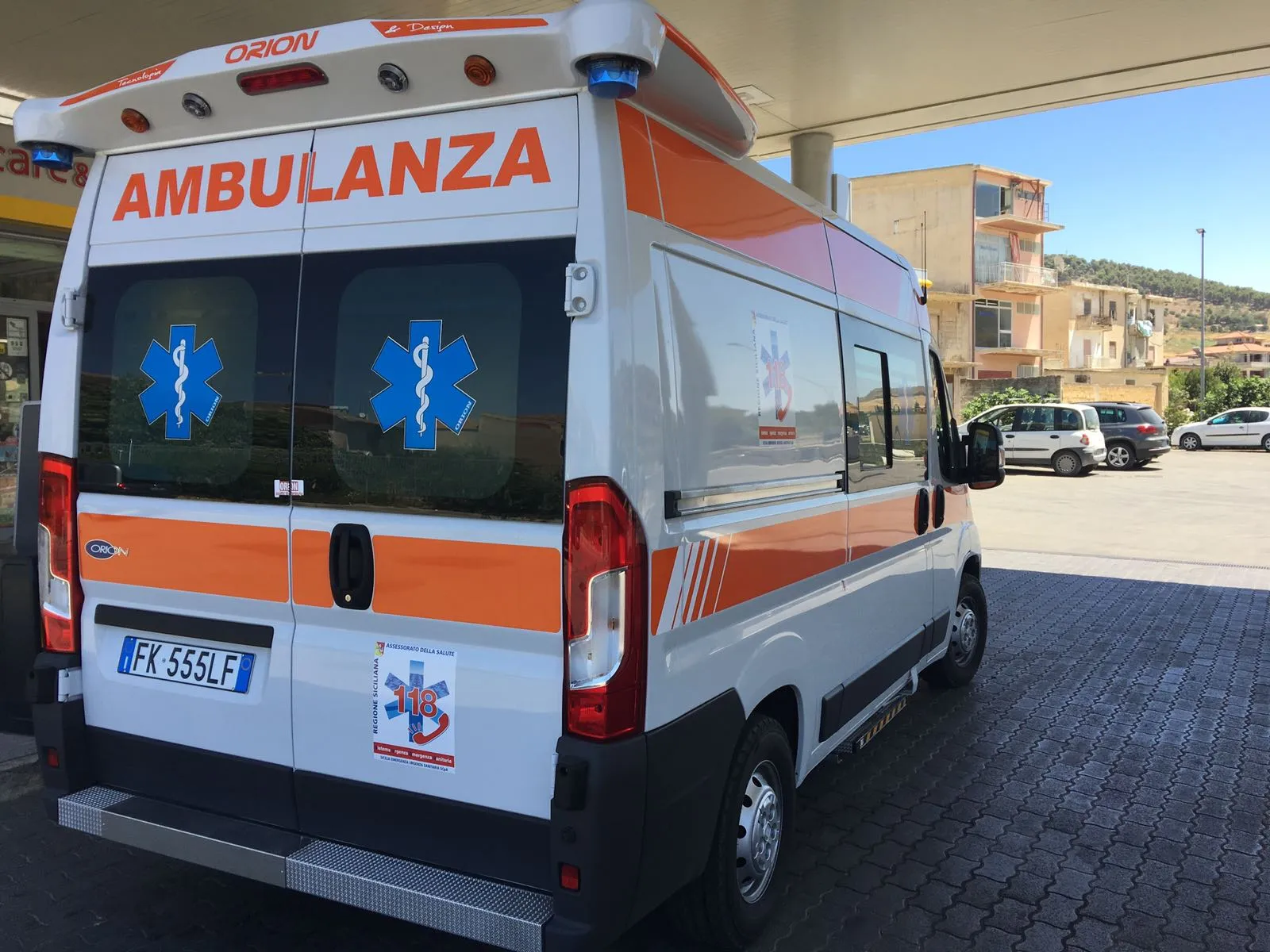 Tragedia in una scuola della provincia di Savona: collaboratrice scolastica muore dopo un incidente con una finestra