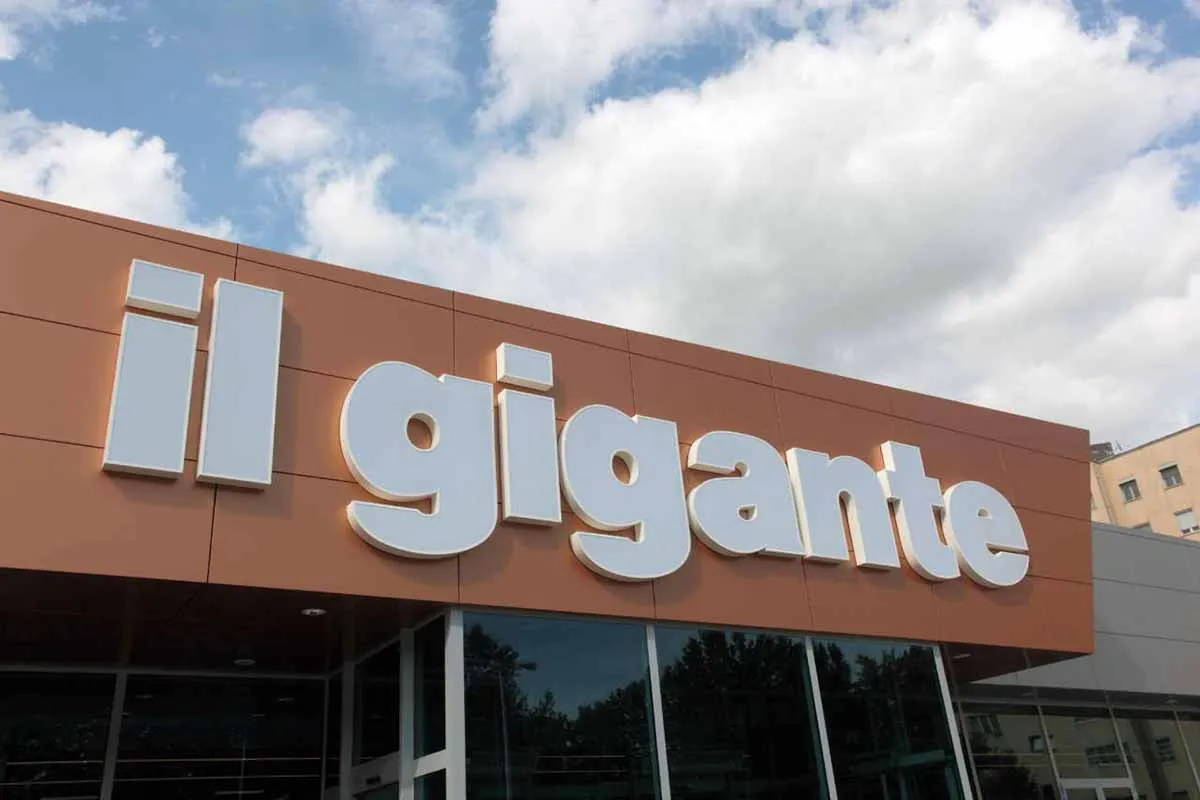 La crisi del magazzino di Bascapè: come dieci lavoratori hanno mandato in tilt Il Gigante