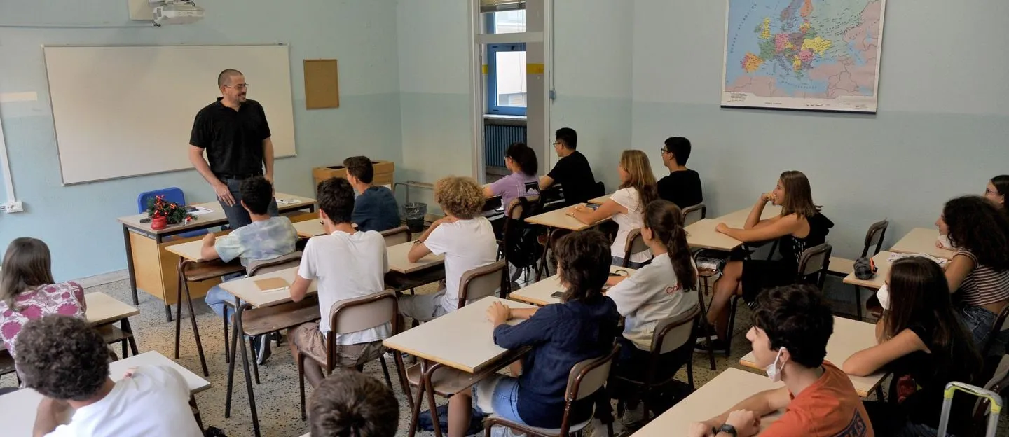 Dress code a scuola: la nuova circolare di un liceo a Catania coinvolge anche i docenti